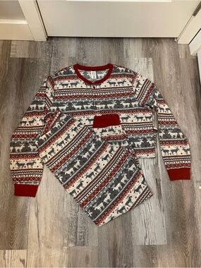The Children’s Place ADULT L winter moose themed thermal long sleeve